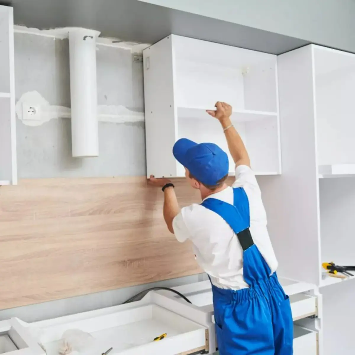 نصب کابینت دیواری سفید