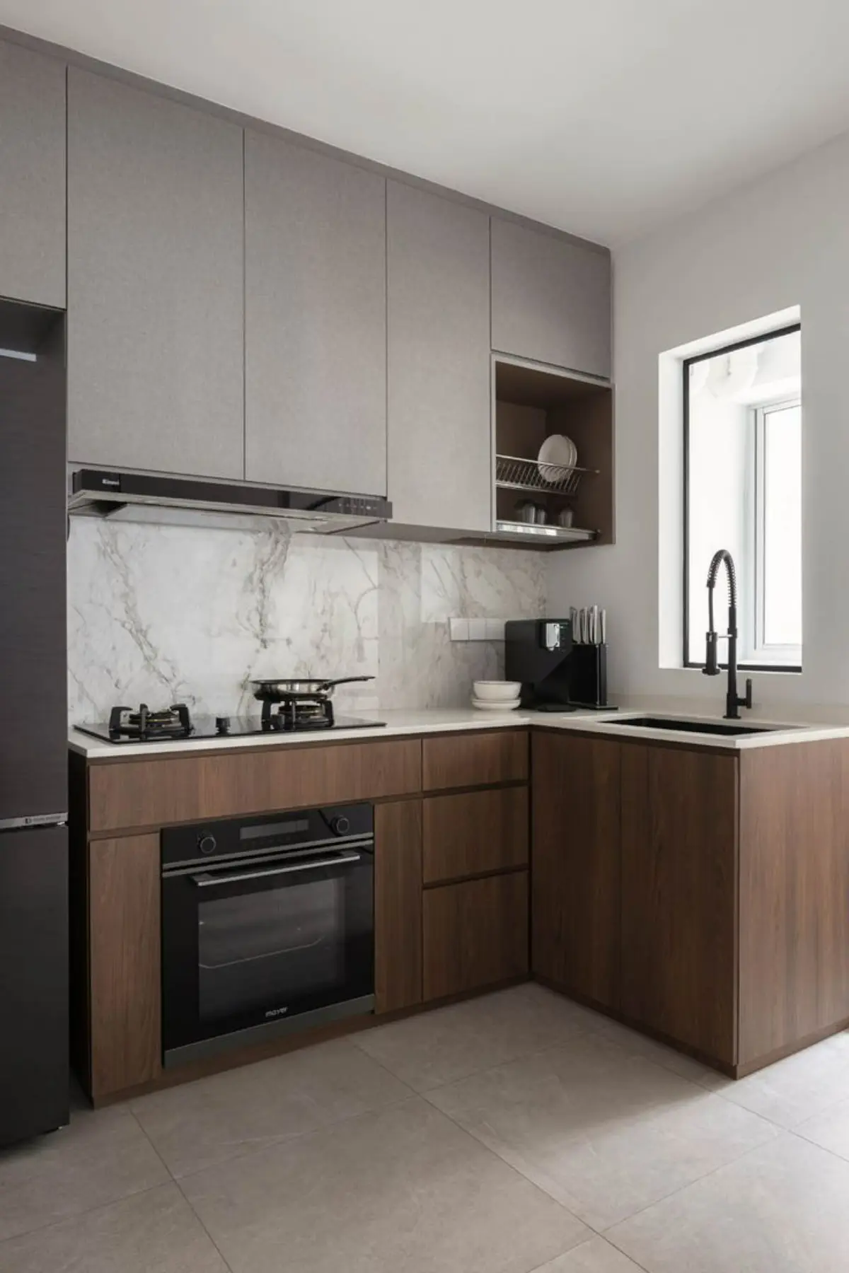 کابینت قهوه‌ای با روکش ملامینه بدون دستگیره