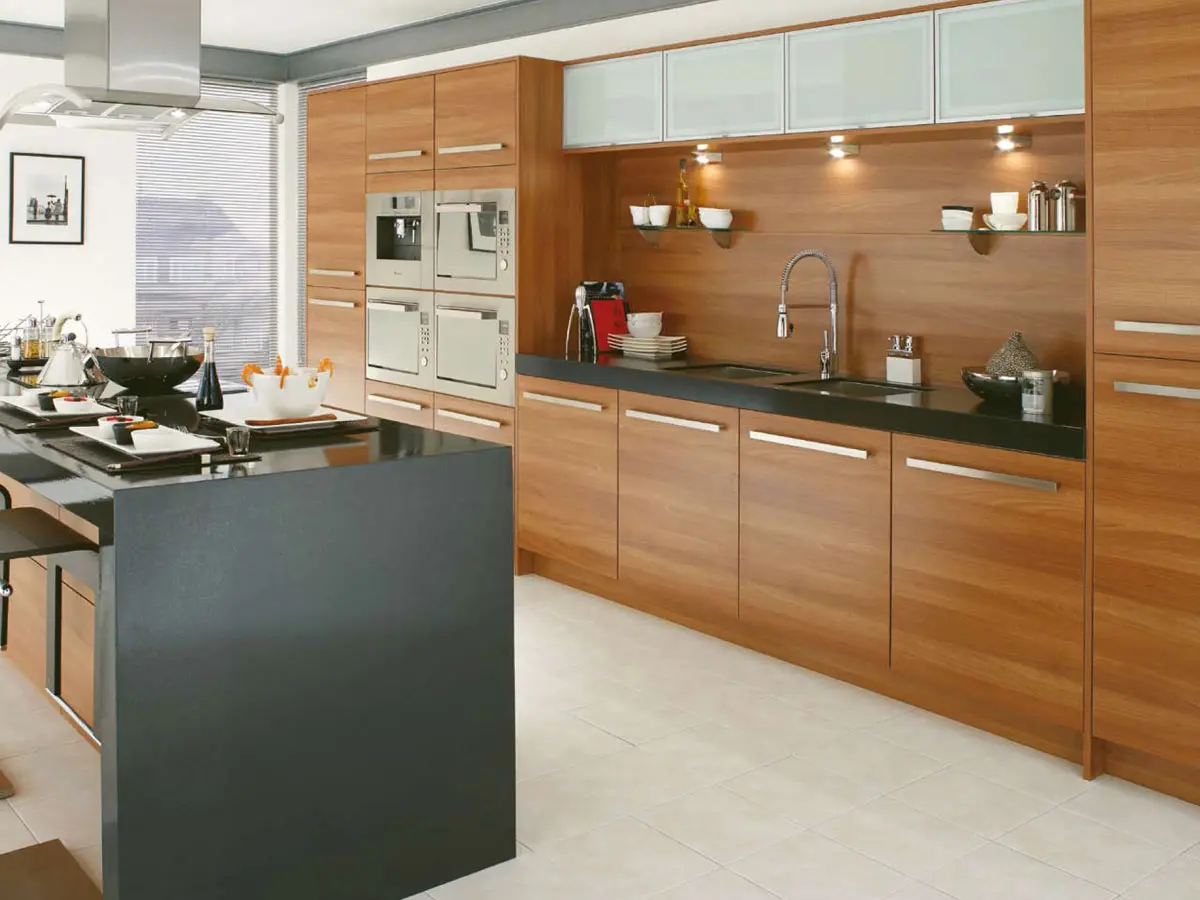 کابینت ام دی اف به رنگ های مشکی و قهوه ایی با دستگیره های فلزی