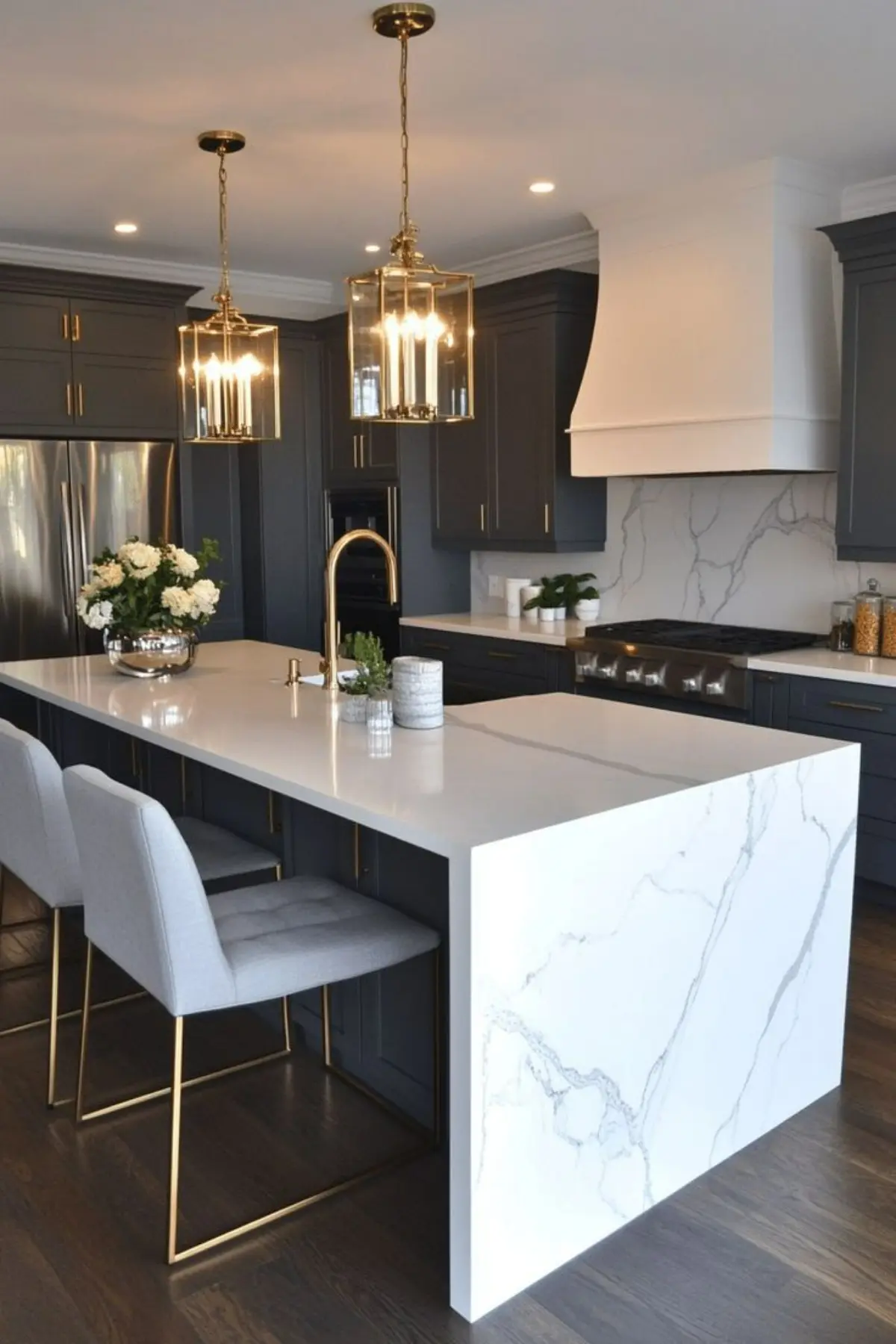 کابینت پلی اورتان مشکی با جزیره و صفحه کابینت سنگی سفید