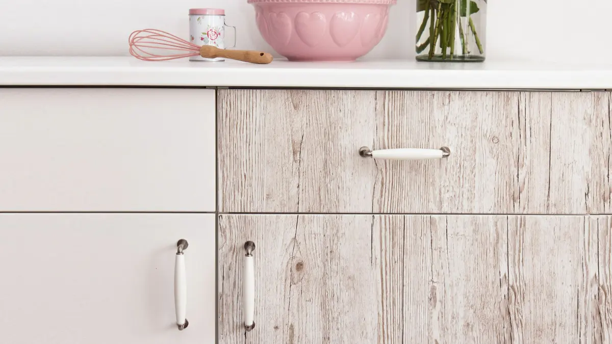 ام دی اف طرح چوب و ساده سفید با دستگیره مینیمال