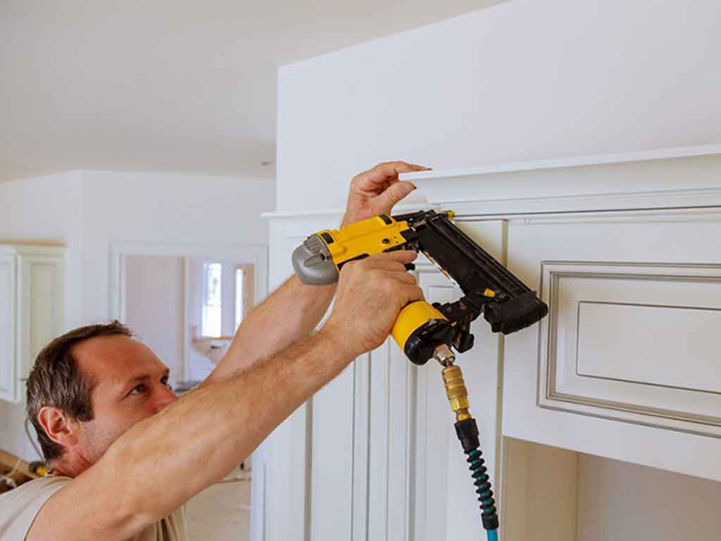 نصب و راه‌اندازی تاج کابینت سفید