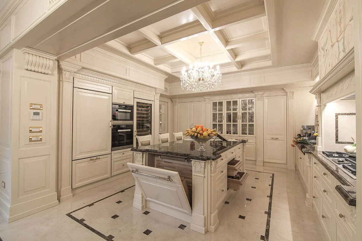 کابینت ممبران سلطنتی سفید با دستگیره های برنجی