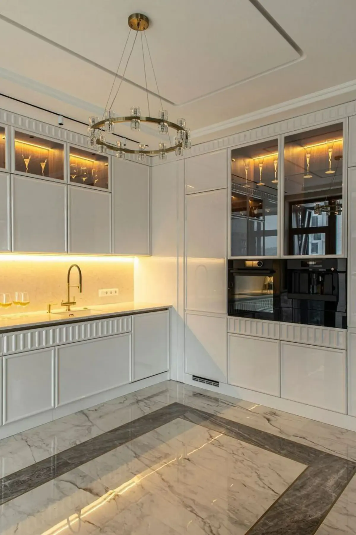 کابینت نئوکلاسیک پولیشی