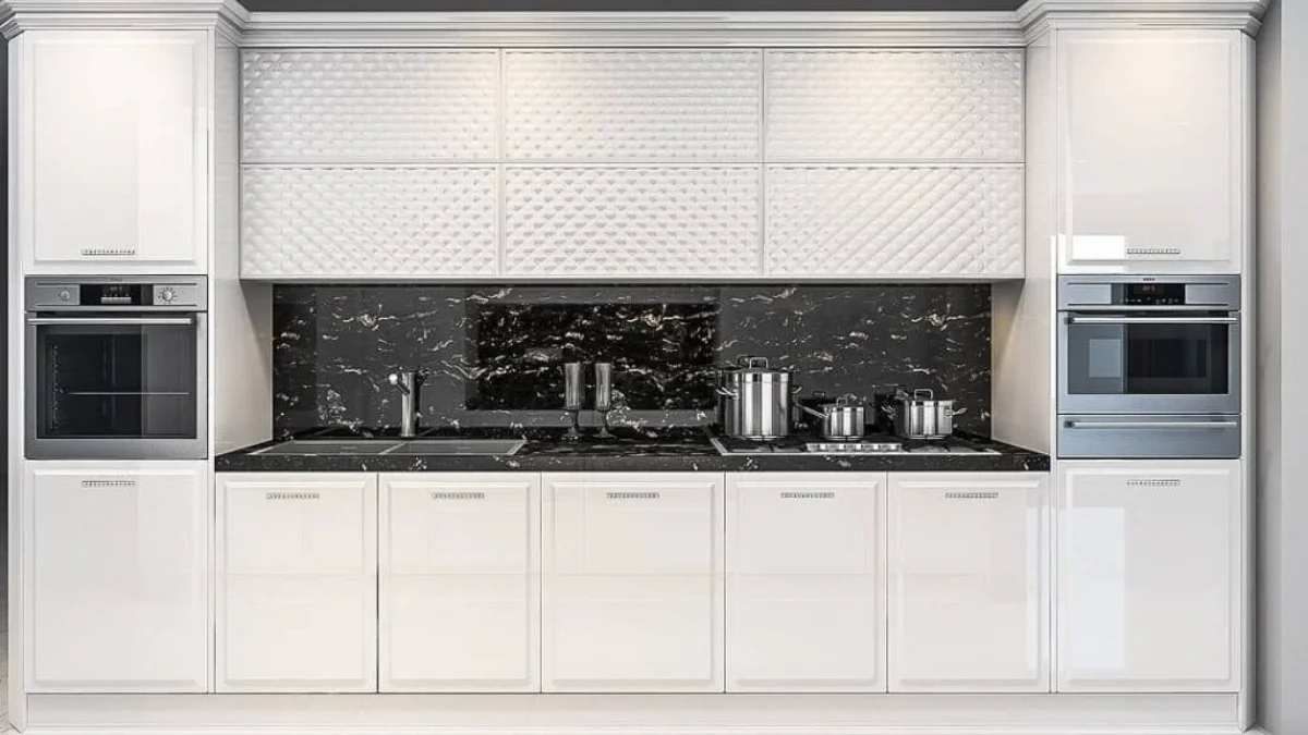 کابینت نئوکلاسیک پولیشی سفید با دستگیره های ساده نقره ایی