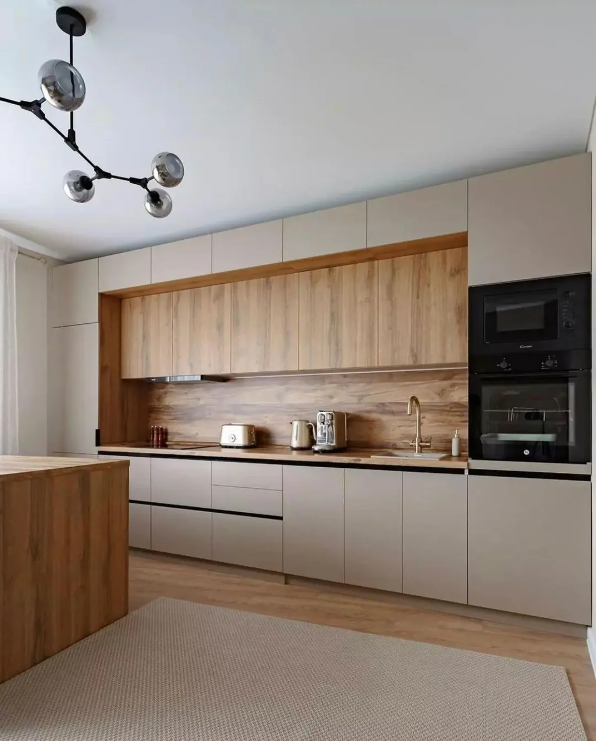 کابینت هایگلاس بژ و طرح چوب مات