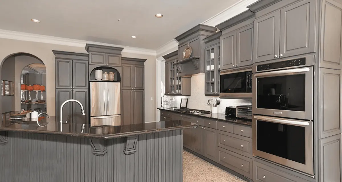 کابینت طوسی ممبران نئوکلاسیک با دستگیره های نقره ایی