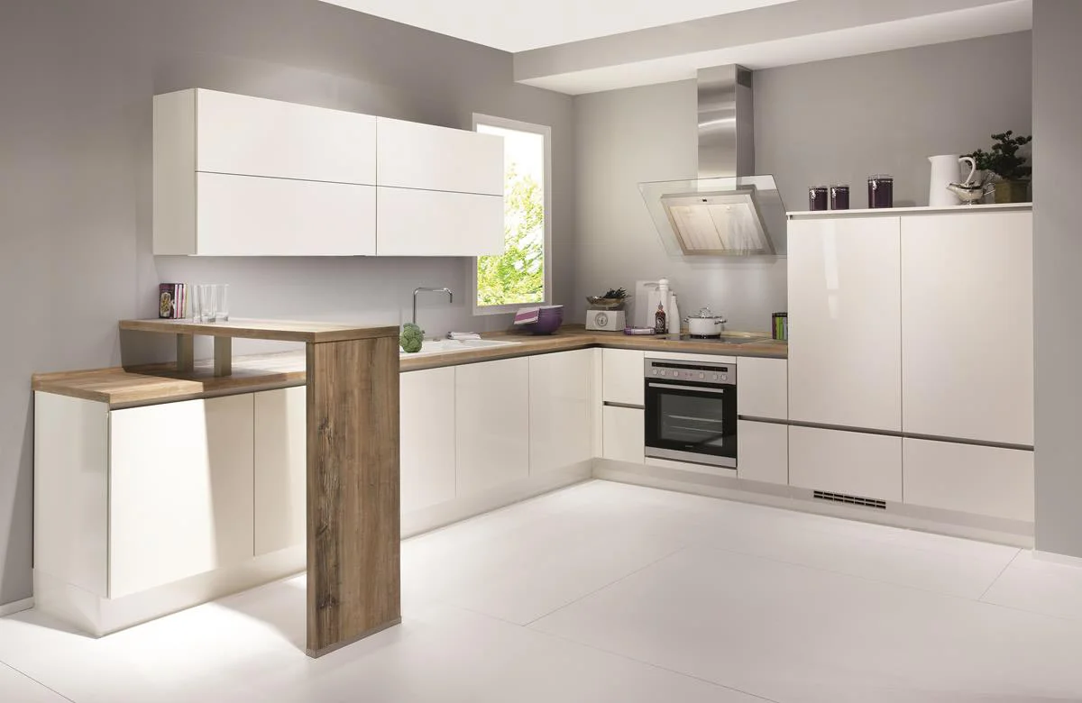 کابینت هایگلاس سفید مات با دستگیره های مگنتی