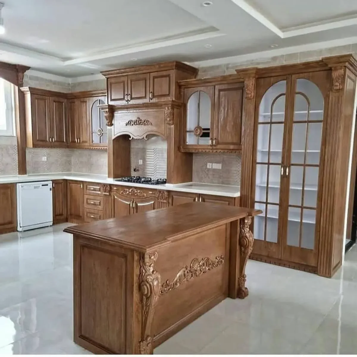 کابینت ممبران سلطنتی گردویی با دستگیره های کلاسیک