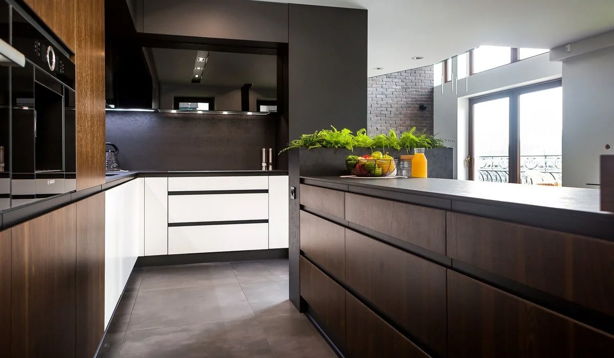 کابینت هایگلاس چرمی قهوه ایی ساده