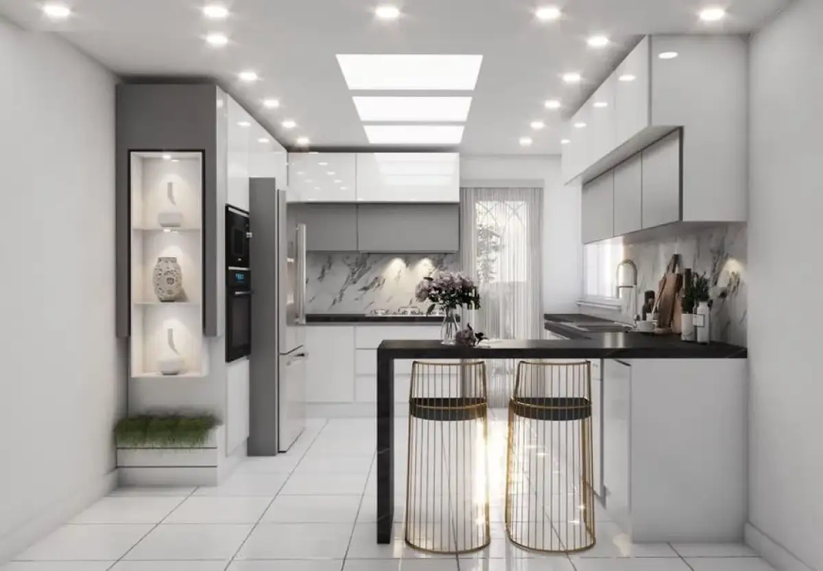 کابینت سفید طوسی بدون دستگیره با شلف و نورپردازی مخفی