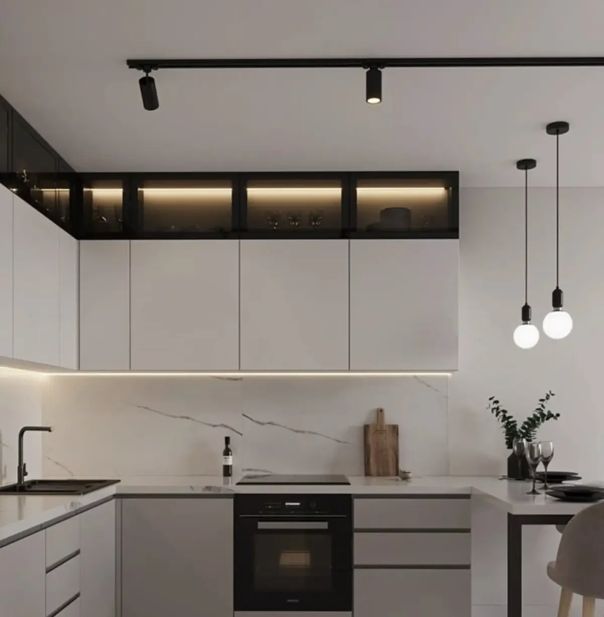 کابینت مدرن سفید طوسی بدون دستگیره با نور مخفی و بین‌کابینتی سنگی سفید